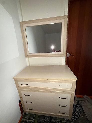 стол с зеркалом: Спальный гарнитур в классическом стиле, светлый дуб/беж. Состав — 4