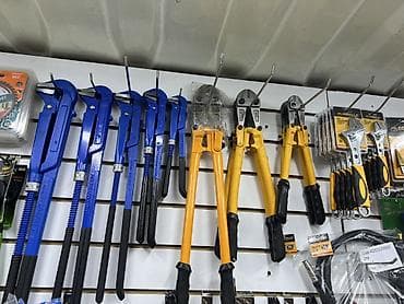 Оборудование для бизнеса: Магазин ручного инструмента и крепежа Ассортимент: - Ручной — 3