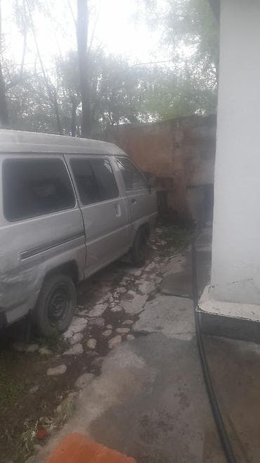 дэу матиз 1: Toyota Lite Ace: 1985 г., 1.5 л, Кол менен иштөөчү, Бензин, Вэн/Минивэн — 4