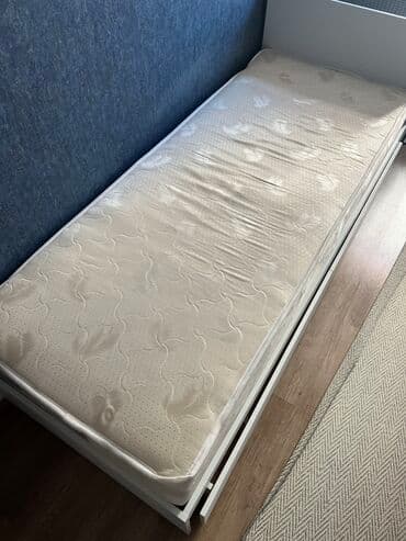 кровать односпальная с матрасом купить дешево: Продаю кровать вместе с матрасом. Ширина 84 см, длина 200 см. Внизу — 1