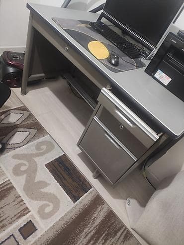 Столдор: Кеңсе үчүн үстөл, Жөндөлбөй турган, түсү - Боз, Тик бурчтуу, Темир — 1