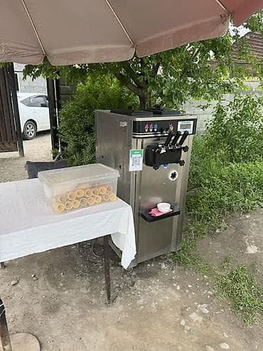 Аппарат для мягкого мороженого (фризер) с тремя рычагами -