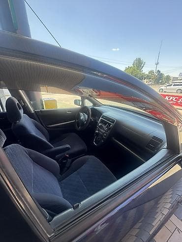 кроне прицеп: Honda Stream: 2002 г., 2 л, Автомат, Бензин, Минивэн — 3