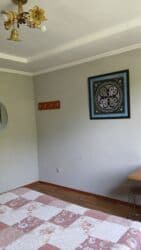 срочно продаётся 1 комнатная квартира в районе шлагбаум по улице кенсуйская 17 пересекает интергельпо: Студия, Душевая кабина, Постельное белье, Кондиционер — 12