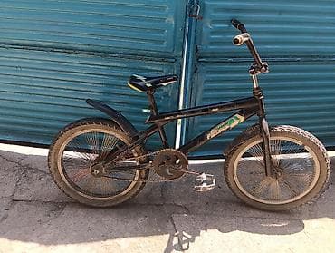 a 26: Черный велосипед BMX с прочной рамой, предназначенный для выполнения — 1