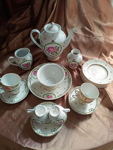 Посуда: Фарфоровый винтажный кофейно-чайный сервиз с ручной росписью «Розы» — 3