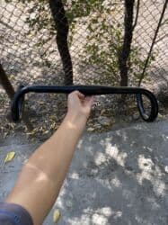 руль для велосипедов: Алюминиевые фикс рули (drop bar), матовый черный цвет. Особенности — 6