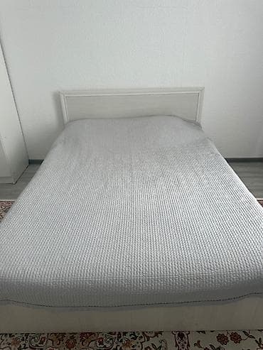 Мебель: Двуспальная кровать, Б/у, С матрасом, длина - 200 см — 1