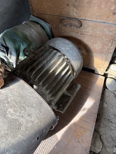 в связи с закрытием кафе продам оборудование: Зернодробилка/кормоизмельчитель на базе электродвигателя. Описание: - — 6