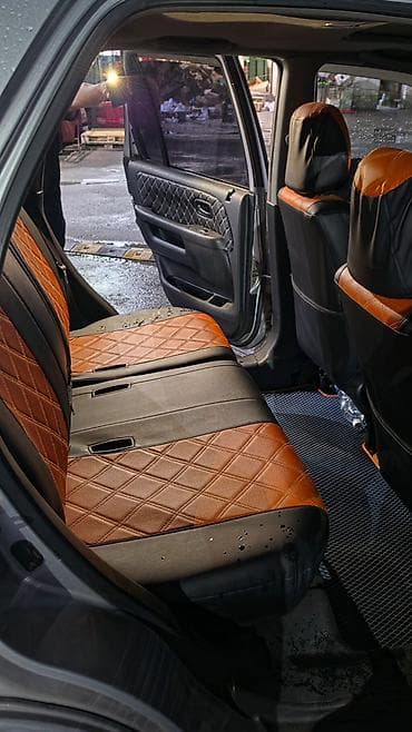 e30 е30: Просторный 5‑дверный внедорожник/универсал серебристого цвета — 5