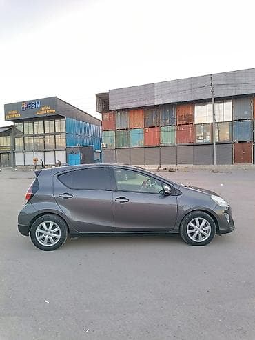 corolla levin: Toyota Prius C: 2017 г., 1.5 л, Вариатор, Гибрид, Хэтчбэк — 5