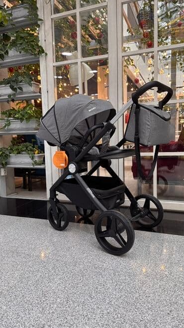 коляска прогулочная новая: Коляска, цвет - Черный, Новый — 1