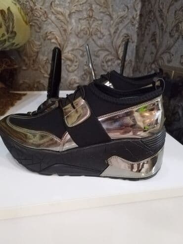 adidas новый: Кроссовки и спортивная обувь — 1