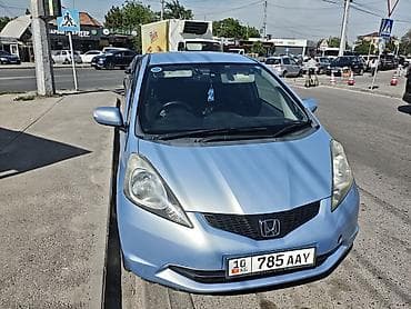 Honda Fit: 2008 г., 1.3 л, Автомат, Бензин, Хэтчбэк