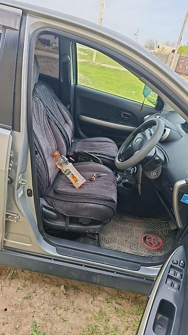 windom 2001: Toyota Ist: 2003 г., Автомат, Бензин, Хэтчбэк — 4