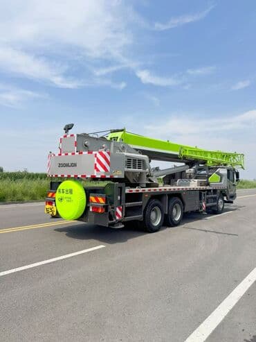 на железных номерах: Автокран, Zoomlion, 2020 г., от 30 м — 4