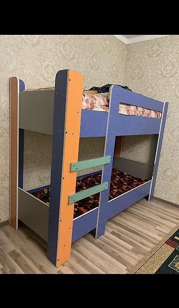 Двухьярусная кровать б/у, большая, длина 2 м, ширина 80 см, высота