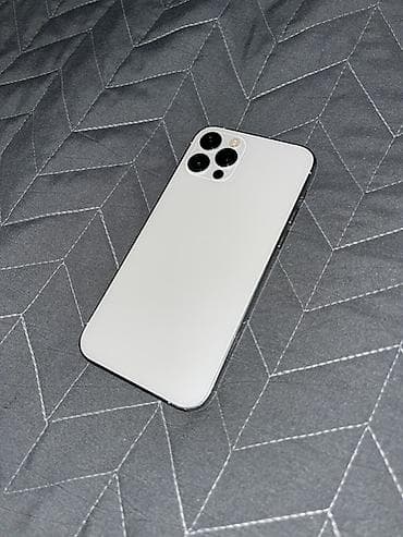 iphone китайский: Apple iPhone с тройной камерой Pro‑класса, цвет серебристый/белый — 1