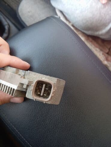 продаю паджеро: Генератор Toyota 2005 г., Б/у, Оригинал — 3