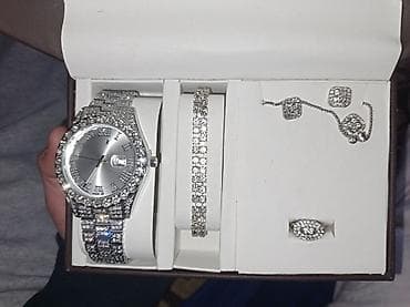 Подарочный набор в серебристом тоне с кристаллами Состав набора: - at lalafo.kg Подарочный набор в серебристом тоне с кристаллами Состав набора: -