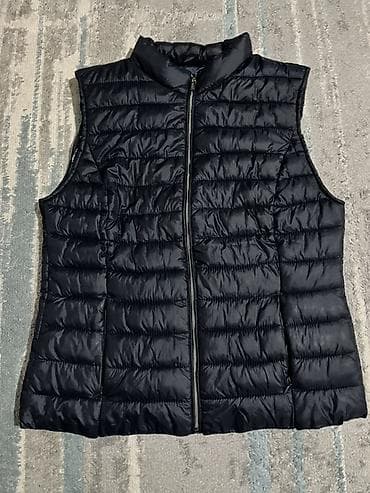 Платья: Стёганая утеплённая жилетка без рукавов, чёрный цвет. - Материал — 2