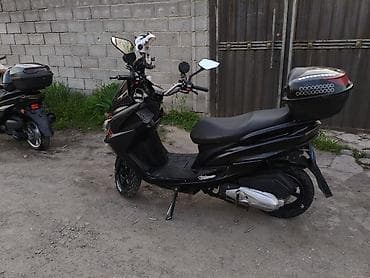 65 style: Скутер городского класса, черный, с тюнингом и полезными аксессуарами — 2