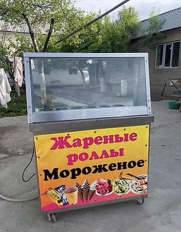Бизнес үчүн жабдуулар: Оборудование для приготовления жареного ролл-мороженого с витриной. - — 1