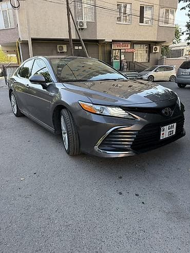 Toyota Camry: 2021 г., 2.5 л, Автомат, Бензин, Седан — 3
