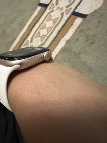mi fit: Срочно продаю Apple Watch 11 серии 42 мм АКБ 100% состояние идеальное — 3