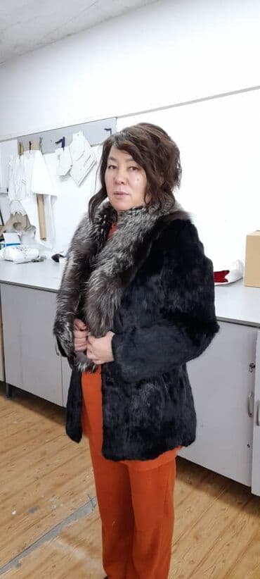 срочно в связи с переездом: Продаю шубу крольчатина натуралка. Воротник лисий мех тоже натуралка — 2