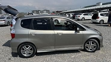 Honda Fit: 2004 г., 1.3 л, Автомат, Бензин, Бус