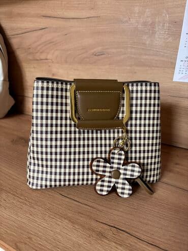 сумка женская большая брендовая: Носила только 2 раза
помещается тетрадь — 1