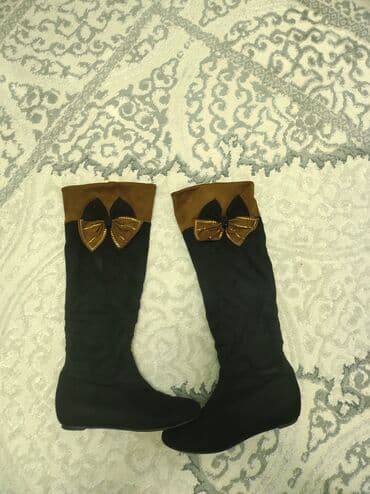 Продаю демисезонные сапожки,носила аккуратно,без запаха,без дырок,без