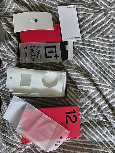 OnePlus 12 — комплект коробки и аксессуаров Состав набора: -
