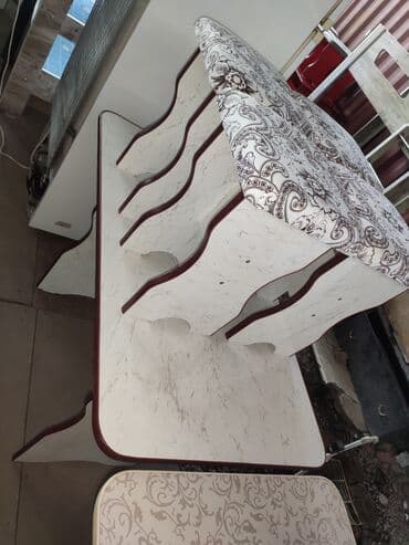 стол и четыре стула: Кухонный стол и стул, Новый — 4