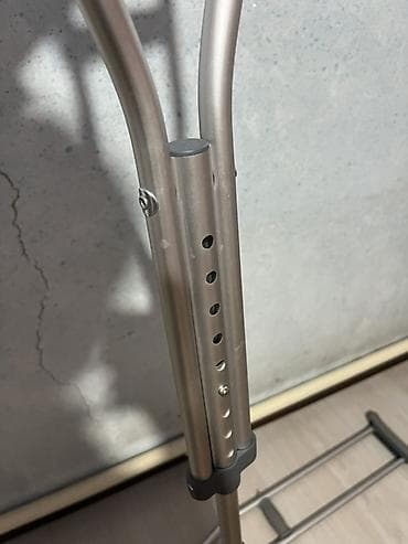 неделю: Подмышечные костыли (пара), алюминиевые, регулируемые. Особенности: - — 3