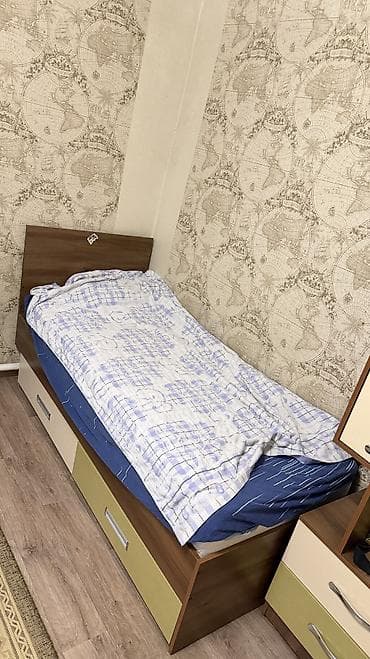 мебельный шит: 1.Кровать 1.90на 800
2 выдвижных ящика матрас Lina — 1
