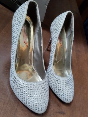 срочно продаю в связи с переездом: Продам туфли каждая пара по 800 сом, брали дороже. 1-2 раз — 4