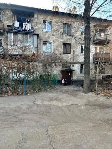 дувух ярсный крават: Кирпичный жилой дом 3 этажа с балконами и закрытым подъездом. - — 1