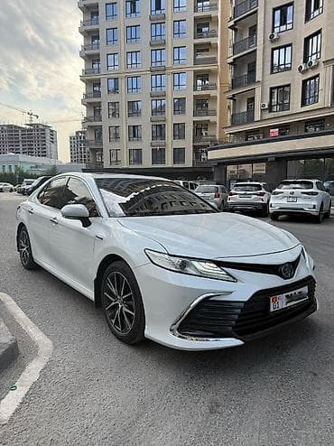 byd e2 2023: Toyota Camry: 2021 г., Гибрид, Седан — 2