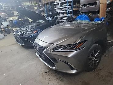 chrysler neon: Lexus es 300h 2021 — 1