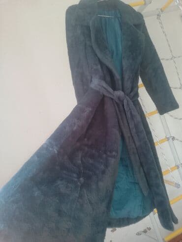 pull bear: Женские верхние вещи — пальто и шуба-накидка с поясом Описание: - — 1