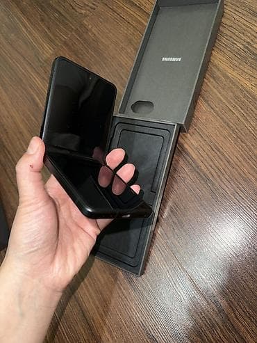 чоппер самсунг: Samsung Z Flip, цвет - Черный — 3