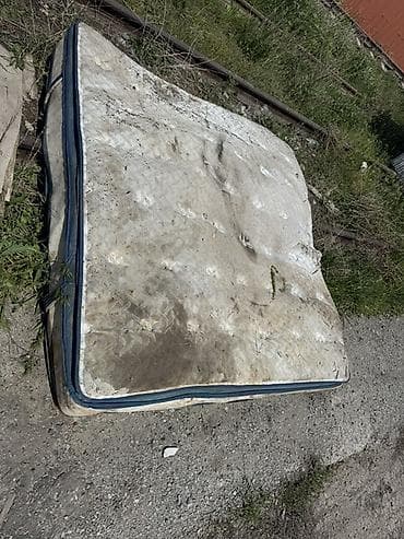 Матрастар: Двуспальный пружинный матрас классической конструкции. Особенности: - — 3