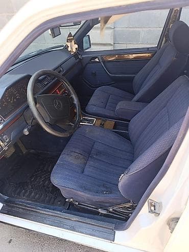 mc 2000: Mercedes-Benz W124: 1990 г., Седан — 9