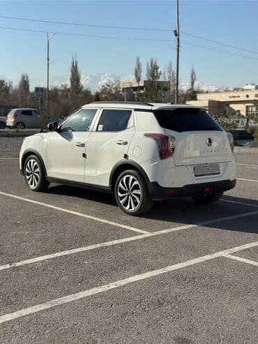 срочно продаю в связи с переездом: Ssangyong : 2020 г., 1.5 л, Бензин — 2