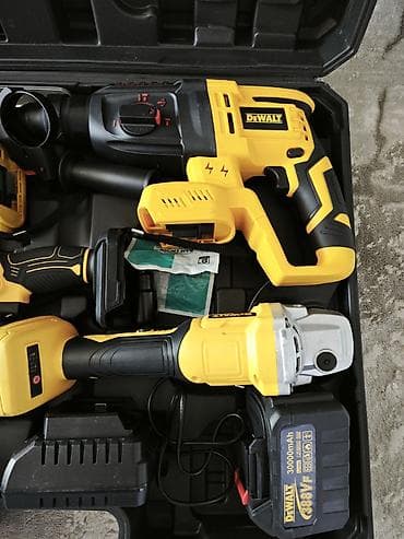 инструменти: Аккумуляторный набор электроинструментов DEWALT в прочном кейсе — 4