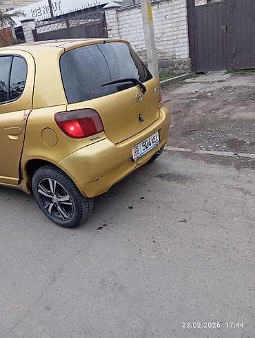 r 16: Toyota Yaris: 2001 г., 1.3 л, Механика, Бензин, Хэтчбэк — 4