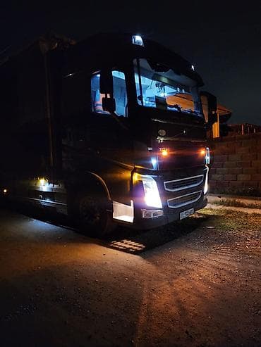 Тягач, Volvo, Тентованный
