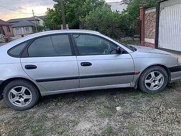 prius plus: Toyota Avensis: 2001 г., 1.8 л, Автомат, Бензин, Лифтбек — 4